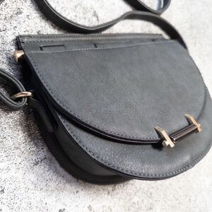 Minimalist quiet luxury cross body purse, faux leather